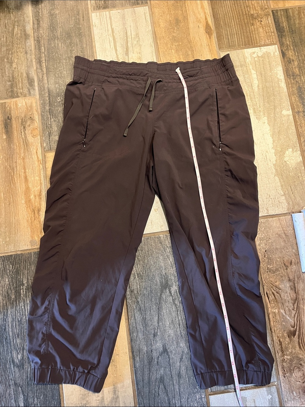 Athlete capris brown sz 6